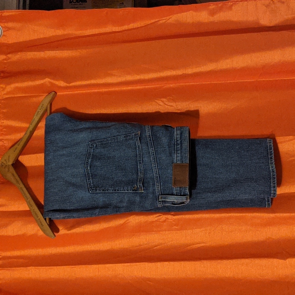 Madewell jeans. Medium wash & high waisted. Very comfortable fit.